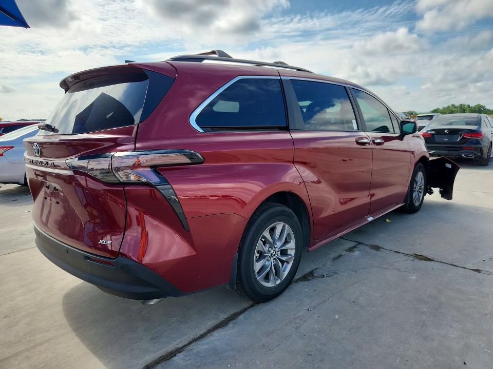 2025 Toyota Sienna VIN 5TDYRKEC4SS275071 COPART salvage auction — FRONT END, Tx - Salvage Vehicle Title, sold $20,000 on 2026-07-09 (photo 3)