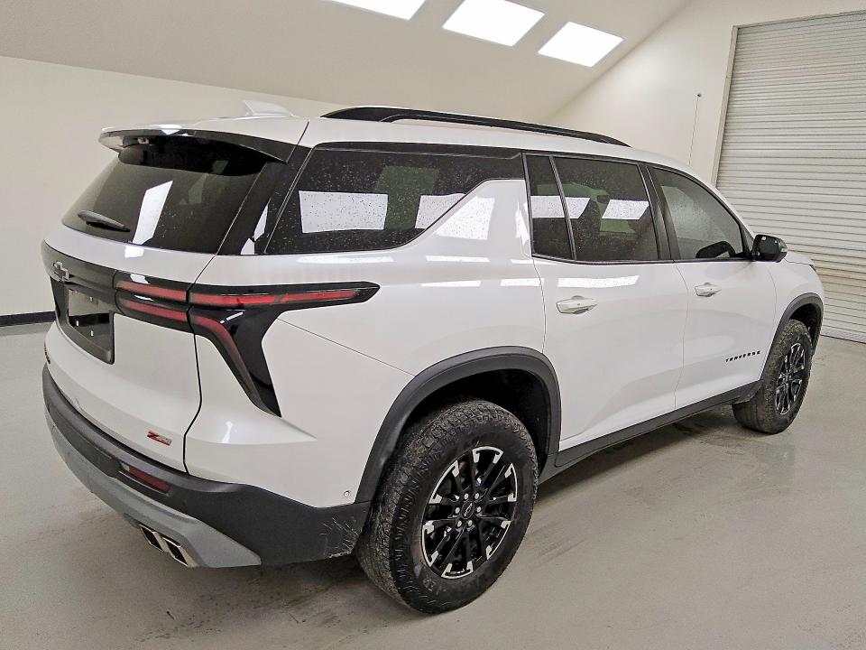 2024 Chevrolet Traverse VIN 1GNEVJKS8RJ199602 COPART salvage auction — MINOR DENT/SCRATCHES, Tx - Certificate Of Title, sold $27,750 on 2026-07-09 (photo 3)