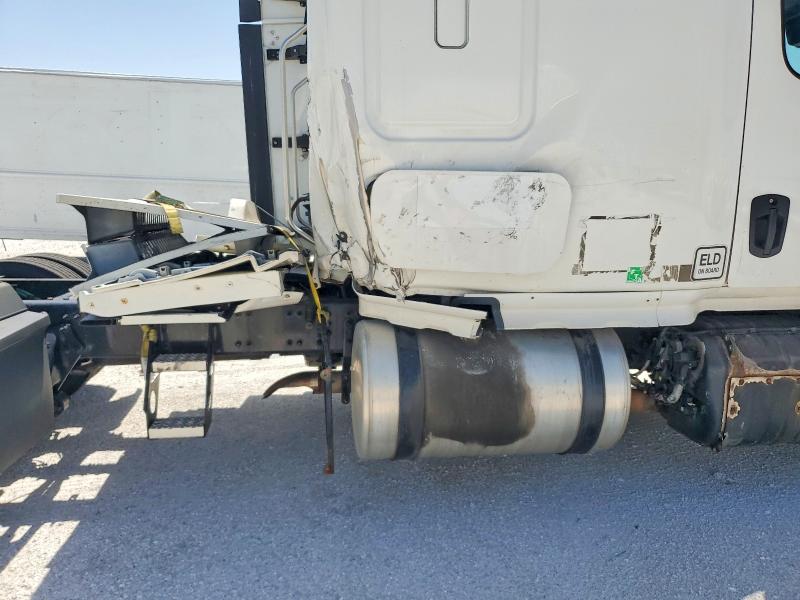 2022 Freightliner Cascadia VIN 1FUJHHDR5NLNC0077 COPART salvage auction — SIDE, FL - CERTIFICATE OF DESTRUCTION, sold $9,800 on 2026-07-16 (photo 9)