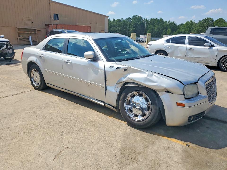 2005 Chrysler 300 VIN 2C3JA53G15H141562 COPART salvage auction — FRONT END, Sc - Cert Of Title-Salvage, sold $250 on 2026-07-17 (photo 4)