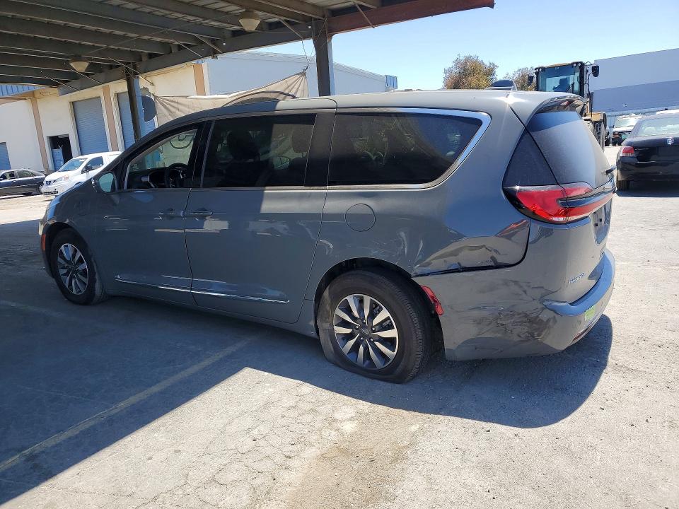 2022 Chrysler Pacifica VIN 2C4RC1S71NR227614 COPART salvage auction — REAR END, Ca - Salvage Certificate, sold $14,000 on 2026-07-02 (photo 2)