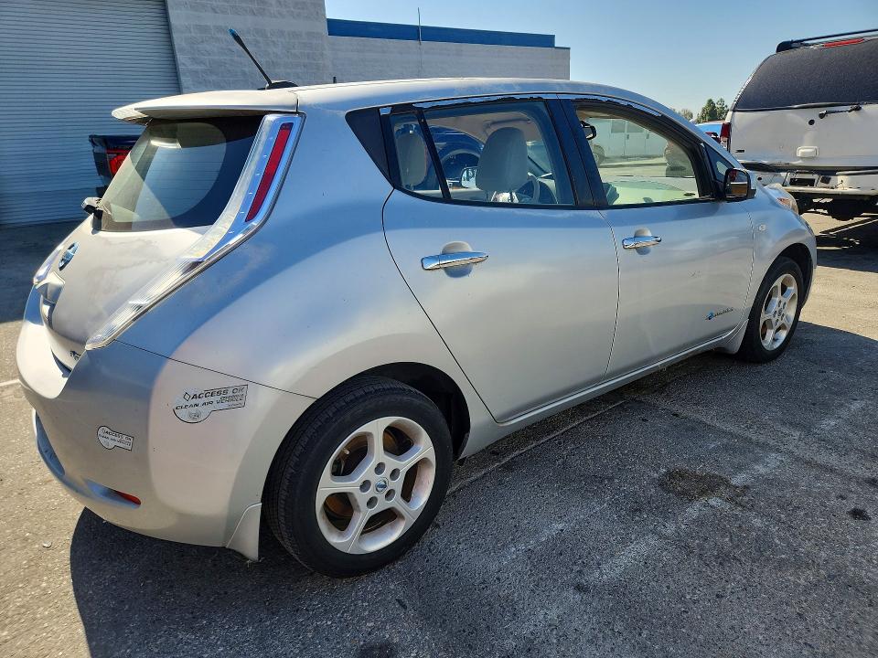 2012 Nissan Leaf VIN JN1AZ0CP7CT025471 COPART salvage auction — NORMAL WEAR, Ca - Dis/Dlr/Exp Only Clean Title (P), sold $325 on 2026-07-07 (photo 3)