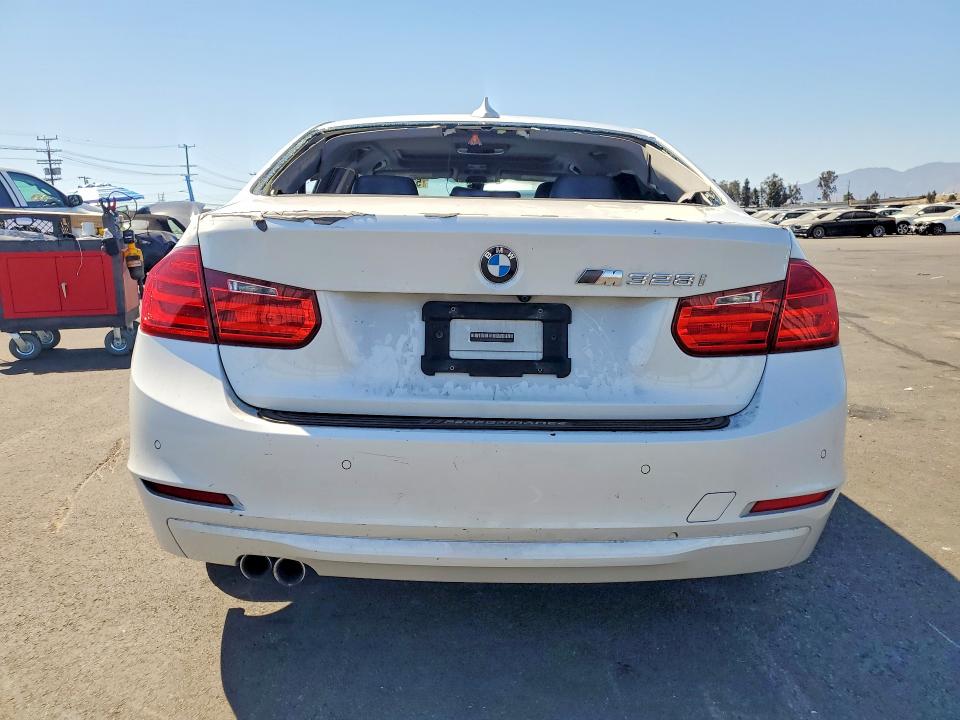 2015 BMW 3er VIN WBA3A5G55FNS83710 COPART salvage auction — FRONT END, Ca - Acq Bos - Post Sale - Salvage, sold $900 on 2026-07-09 (photo 6)
