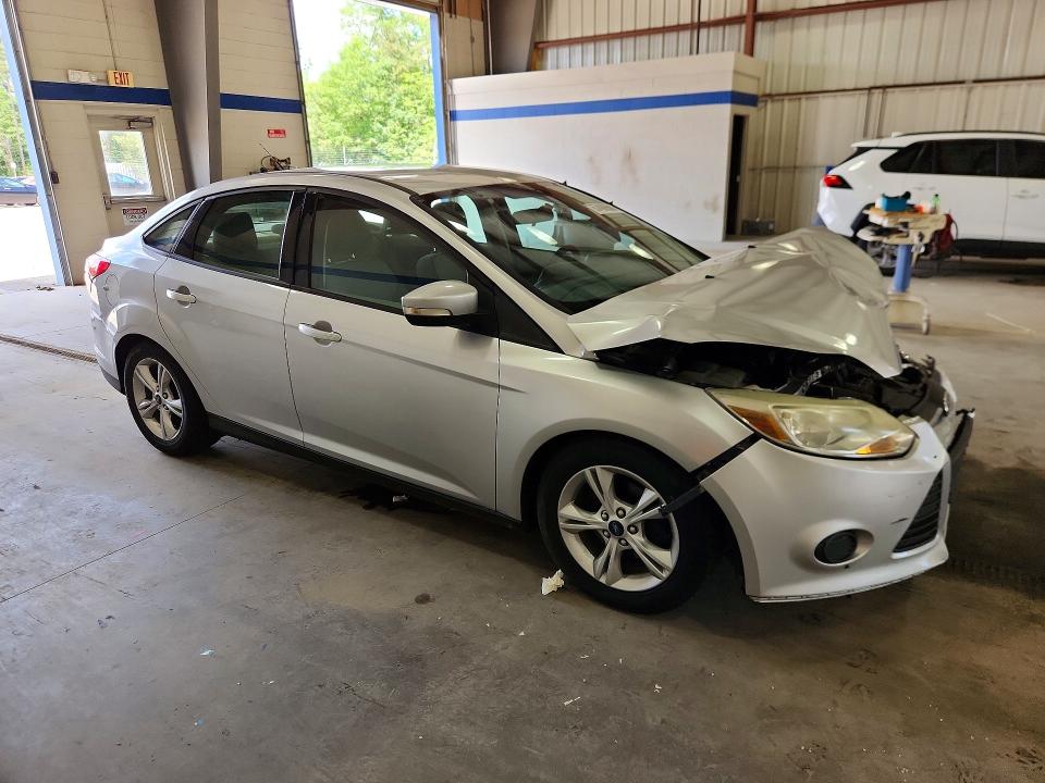 2014 Ford Focus VIN 1FADP3F27EL216589 COPART salvage auction — FRONT END, VA - CERT OF TITLE - SALVAGE, sold $275 on 2026-07-02 (photo 4)