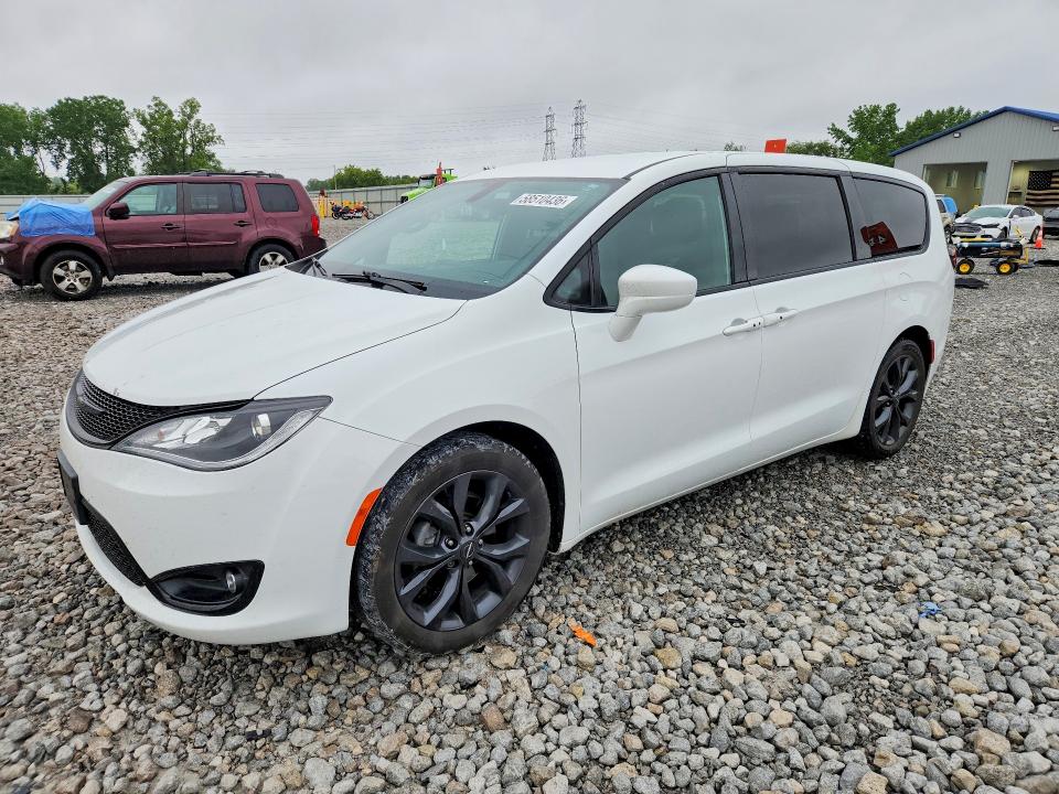 2018 Chrysler Pacifica VIN 2C4RC1FGXJR351854 COPART salvage auction — NORMAL WEAR, Oh - Certificate Of Title, sold $3,450 on 2026-07-16 (photo 1)