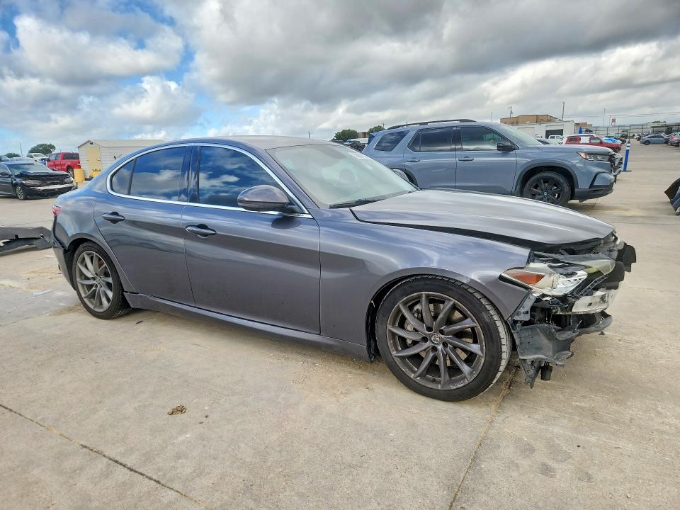 2017 Alfa romeo Giulia VIN ZARFAEBN5H7556407 COPART salvage auction — FRONT END, Tx - Salvage Vehicle Title, sold $175 on 2026-07-30 (photo 4)