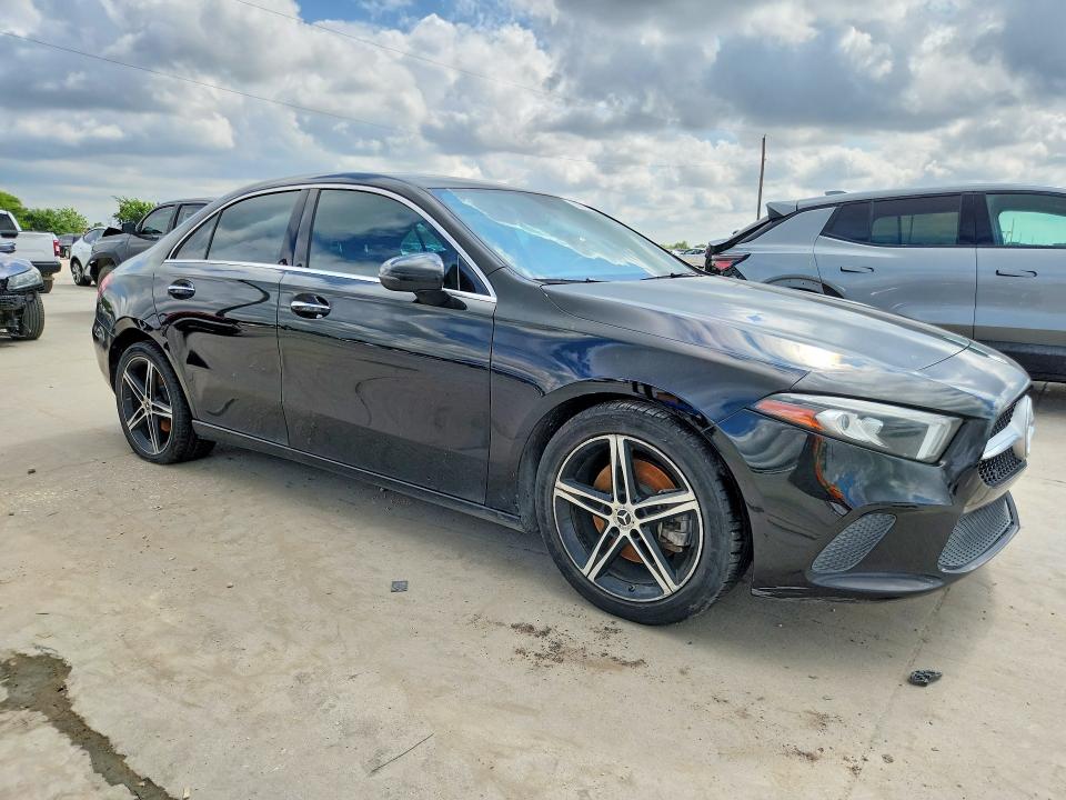2022 Mercedes-benz A-klasse VIN W1K3G4EB4NJ351334 COPART salvage auction — NORMAL WEAR, Tx - Certificate Of Title (P), sold $10,500 on 2026-07-08 (photo 4)