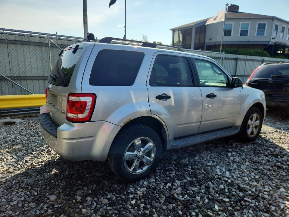 2011 Ford Escape VIN 1FMCU9DG2BKA21707 COPART salvage auction — UNDERCARRIAGE, Ma - Cert Of Title-Reconstrctd Coll, sold $400 on 2026-07-04 (photo 3)