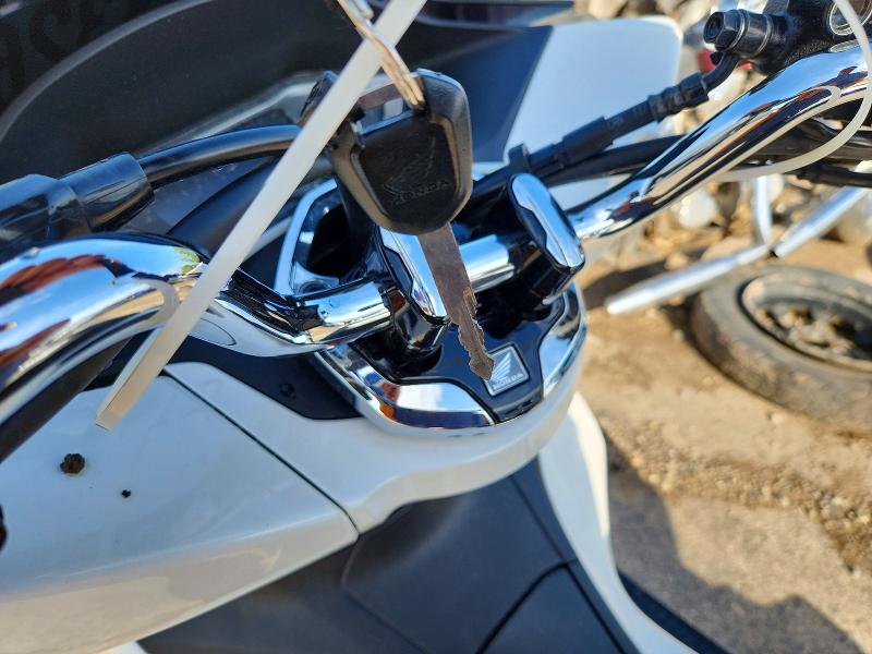2022 Honda Pcx VIN RLHKF4702NY100288 COPART salvage auction — SIDE, Il - Salvage Certificate, sold $1,750 on 2026-07-16 (photo 8)
