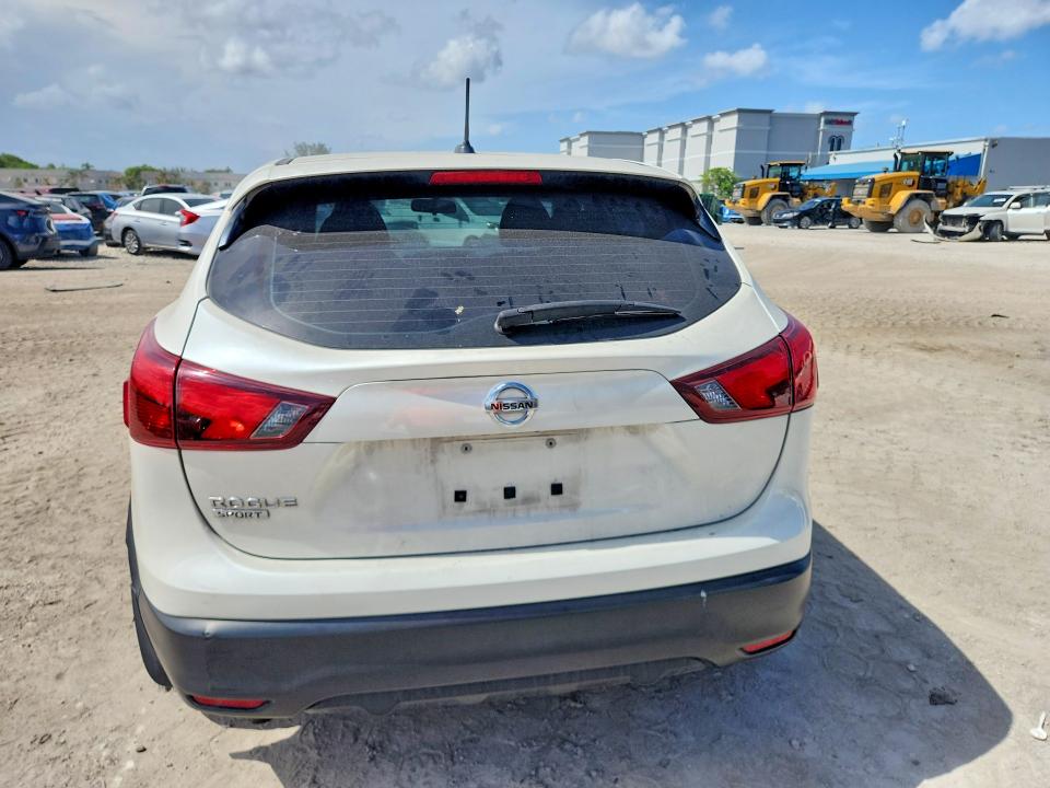 2017 Nissan VIN JN1BJ1CPXHW008588 COPART salvage auction — MINOR DENT/SCRATCHES, Fl - Certificate Of Title, sold $1,750 on 2026-07-02 (photo 6)