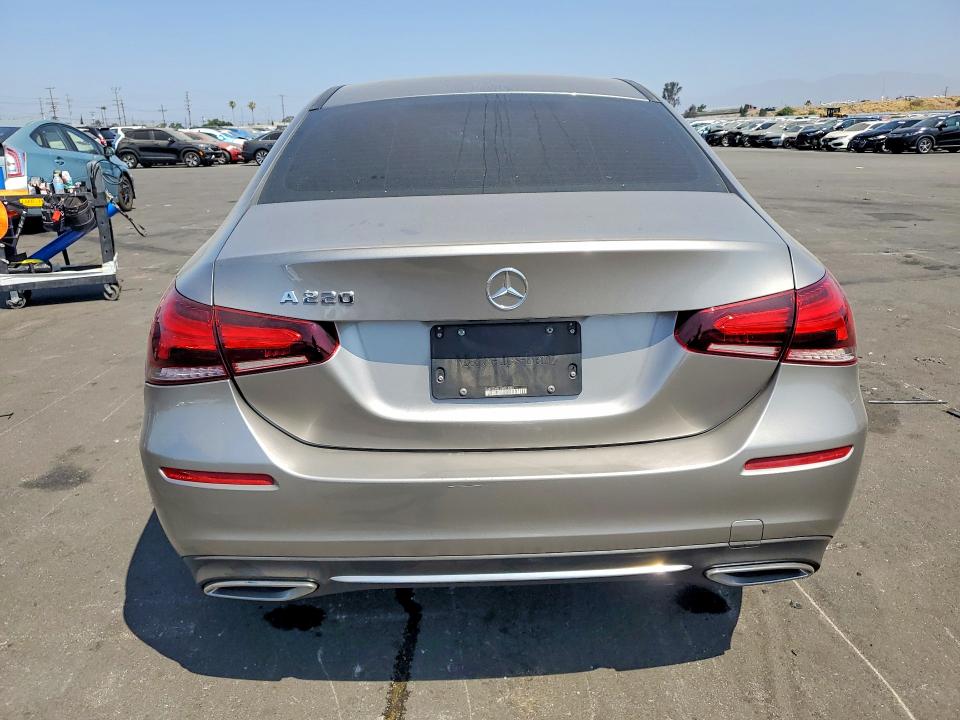 2019 Mercedes-benz VIN WDD3G4EB1KW016000 COPART salvage auction — MINOR DENT/SCRATCHES, Ca - Dis/Dlr/Exp Only Clean Title (P), sold $3,850 on 2026-07-27 (photo 6)