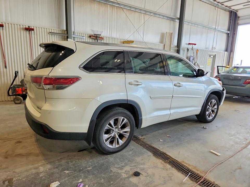 2015 Toyota Highlander VIN 5TDJKRFH7FS104653 COPART salvage auction — FRONT END, Ne - Cert Of Title-Salvage, sold $5,600 on 2026-07-14 (photo 3)