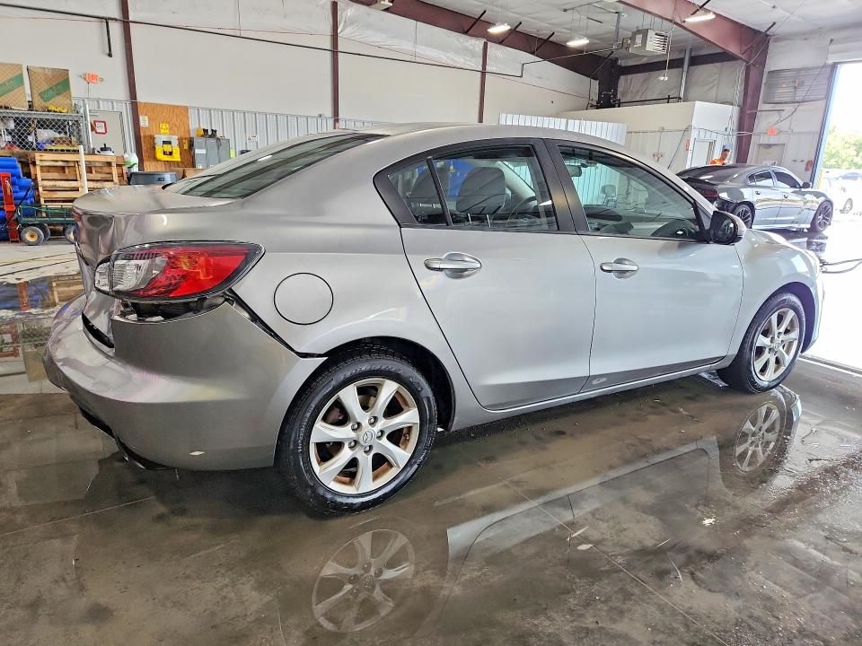 2011 Mazda 3 VIN JM1BL1VF4B1383148 COPART salvage auction — REAR END, IL - SALVAGE CERTIFICATE, sold $400 on 2026-08-03 (photo 3)