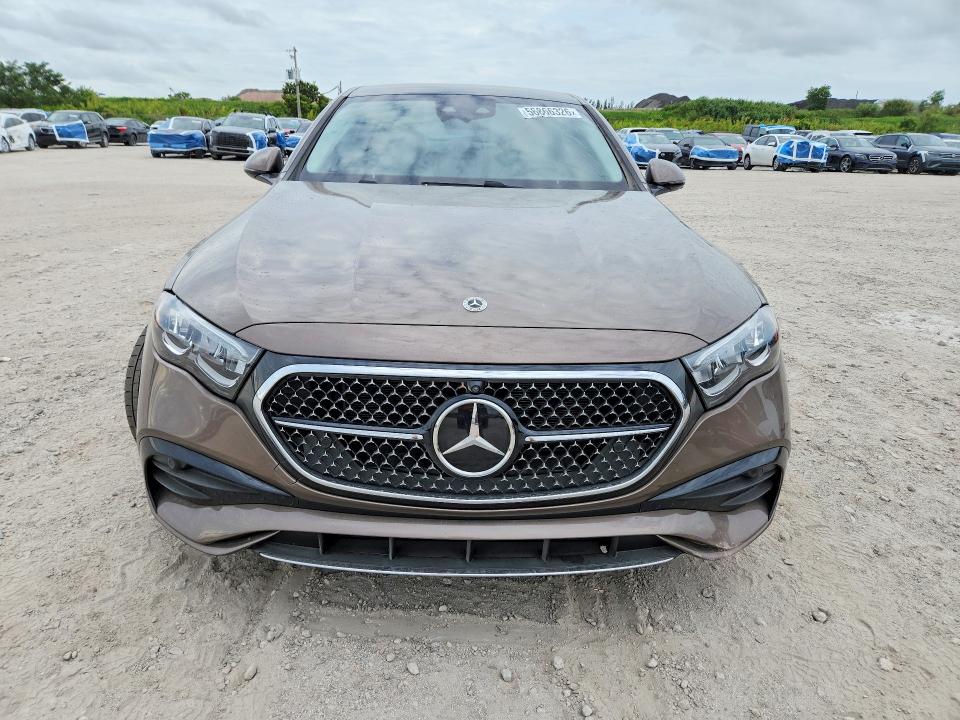 2026 Mercedes-benz E-klasse VIN W1KLF4GB2TA212736 COPART salvage auction — SIDE, Fl - Cert Of Title Slvg Rebuildable, sold $35,750 on 2026-07-14 (photo 5)