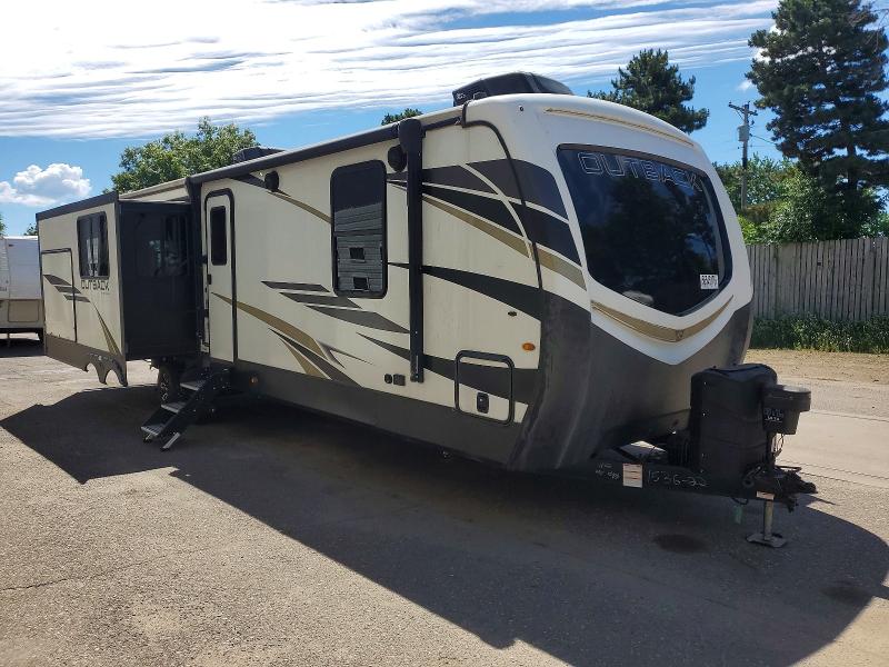 2022 Keystone Outback VIN 4YDT0BR22NW452630 COPART salvage auction — VANDALISM, MN - CERT OF TITLE-SALVAGE, sold $3,100 on 2026-07-30 (photo 1)