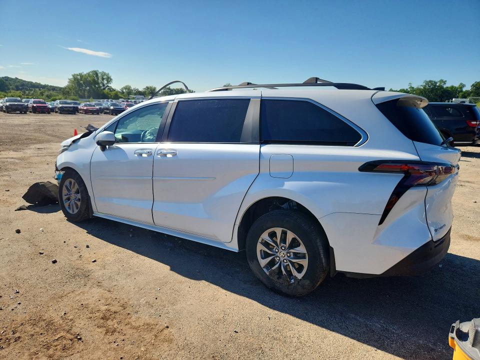 2025 Toyota Sienna VIN 5TDJSKFC3SS181073 COPART salvage auction — SIDE, Salvage Title, sold $500 on 2026-07-28 (photo 2)