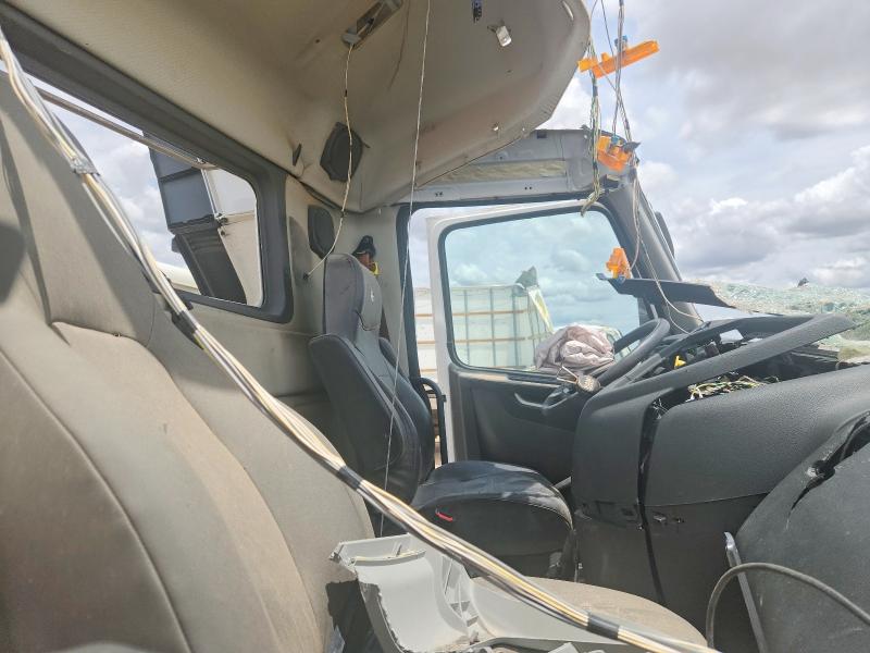 2022 Volvo Vnl VIN 4V4N39THXNN298347 COPART salvage auction — ALL OVER, In - Certificate Of Title, sold $16,000 on 2026-07-28 (photo 5)