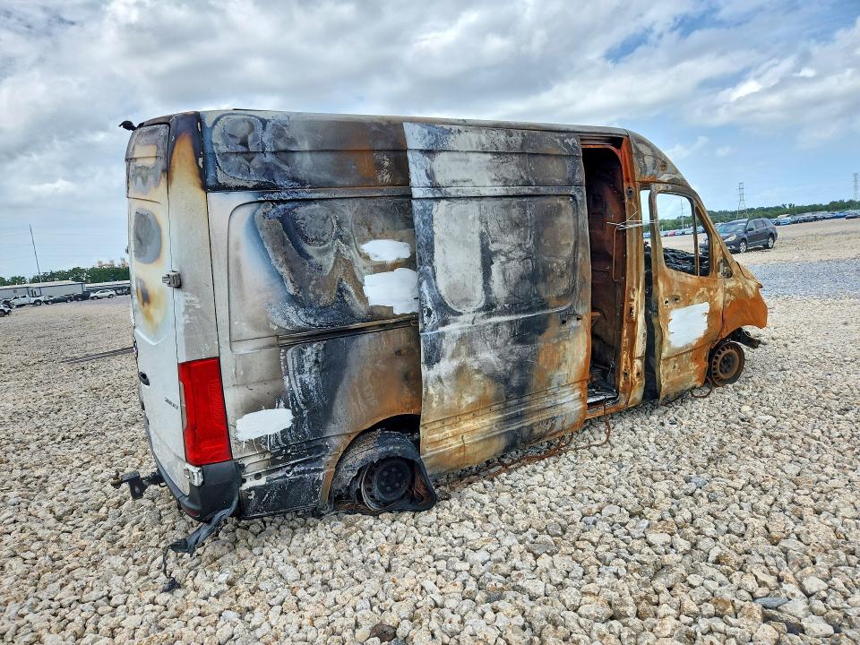 2021 Mercedes-benz Sprinter VIN W1Y4DBHY6MT078827 COPART salvage auction — BURN, LA - CERT OF TITLE-SALVAGE, sold $1,200 on 2026-07-29 (photo 3)