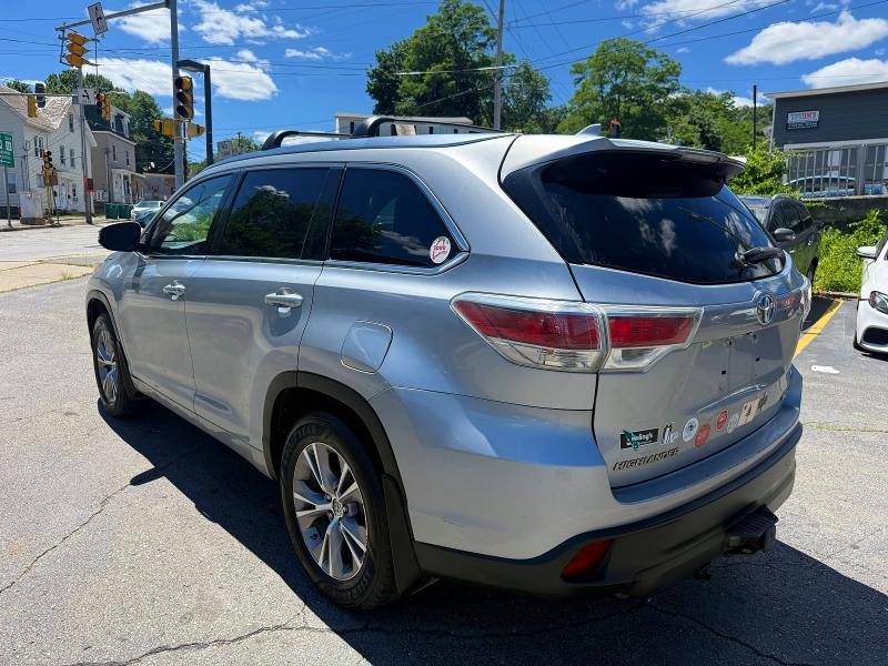 2015 Toyota Highlander VIN 5TDJKRFH3FS075698 COPART salvage auction — MINOR DENT/SCRATCHES, Me - Certificate Of Title (P), sold $10,000 on 2026-07-15 (photo 2)