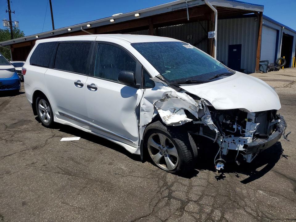 2020 Toyota Sienna VIN 5TDZZ3DC2LS058843 COPART salvage auction — FRONT END, Co - Public - Salvage Title, sold $7,800 on 2026-07-07 (photo 4)