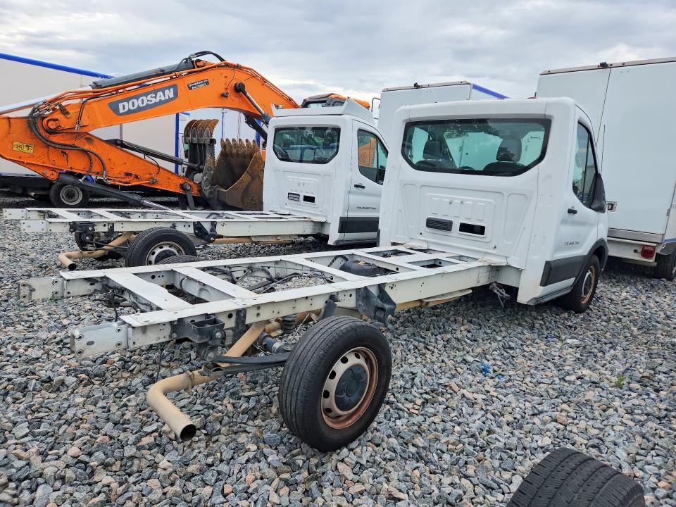 2020 Ford Transit VIN 1FDBW5Z80LKB52491 COPART salvage auction — MINOR DENT/SCRATCHES, Fl - Certificate Of Title, sold $7,000 on 2026-07-29 (photo 3)