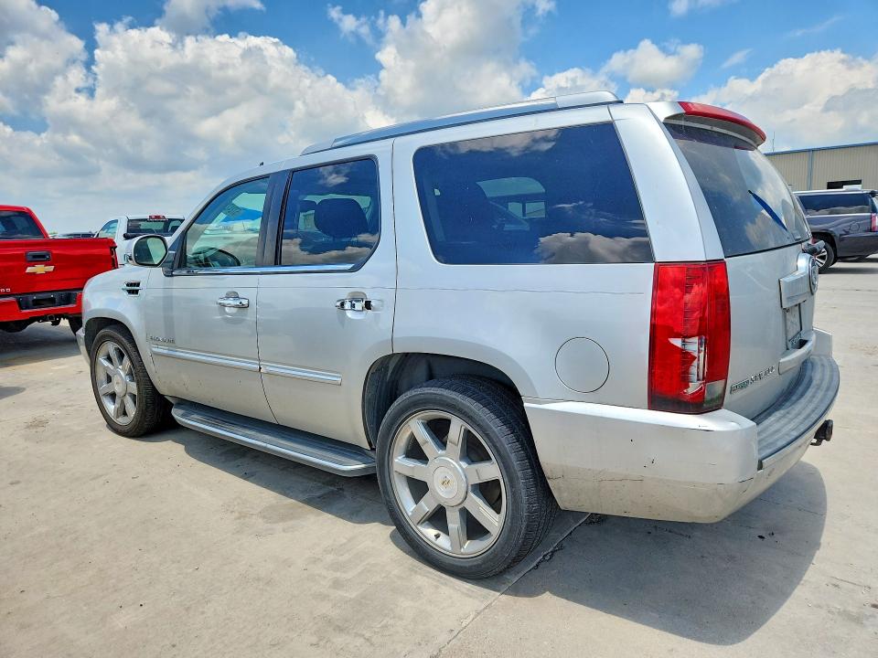 2011 Cadillac Escalade VIN 1GYS4BEF8BR139002 COPART salvage auction — NORMAL WEAR, Tx - Certificate Of Title, sold $1,100 on 2026-07-02 (photo 2)