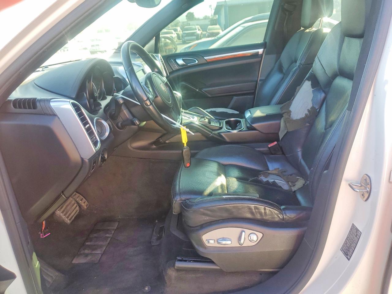 2011 Porsche Cayenne VIN WP1AB2A25BLA42058 COPART salvage auction — Side, FL - DIS/DLR/EXP ONLY CLEAN TITLE, sold $1,150 on 2026-07-08 (photo 7)