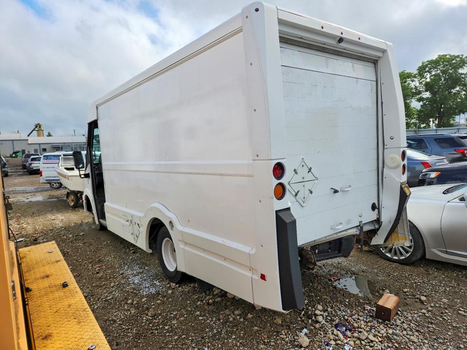 2018 Isuzu Reach VIN JALB4T17XJ7W02311 COPART salvage auction — REAR END, MI - CERTIFICATE OF TITLE, sold $250 on 2026-07-28 (photo 2)