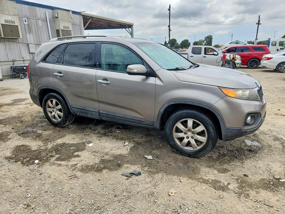 2011 Kia Sorento VIN 5XYKT3A11BG049939 COPART salvage auction — MINOR DENT/SCRATCHES, Ca - Dis/Dlr/Exp Only Clean Title, sold $825 on 2026-07-27 (photo 4)