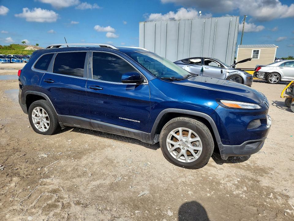 2018 Jeep Cherokee VIN 1C4PJLCB4JD551682 COPART salvage auction — MINOR DENT/SCRATCHES, Fl - Cert Of Title-Rebuilt, sold $1,150 on 2026-08-04 (photo 4)