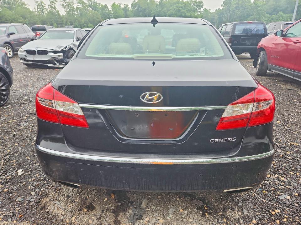 2013 Hyundai Genesis VIN KMHGC4DDXDU236773 COPART salvage auction — SIDE, Md - Cert Of Salvage > 75% Damage, sold $275 on 2026-07-24 (photo 6)