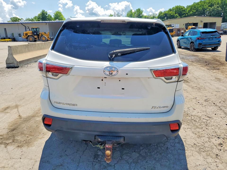 2015 Toyota Highlander VIN 5TDJKRFHXFS079344 COPART salvage auction — MINOR DENT/SCRATCHES, Wv - Certificate Of Title (P), sold $9,700 on 2026-07-09 (photo 6)