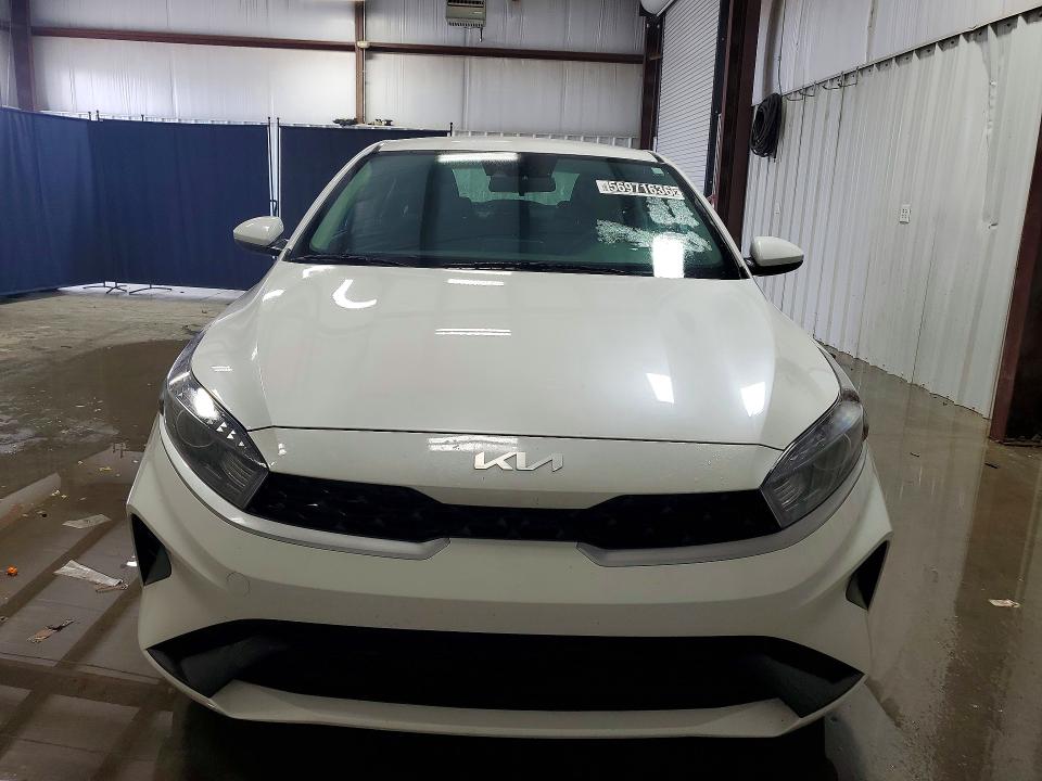2024 Kia Forte VIN 3KPF24AD0RE811315 COPART salvage auction — MINOR DENT/SCRATCHES, MI - CERTIFICATE OF TITLE, sold $11,100 on 2026-07-16 (photo 5)