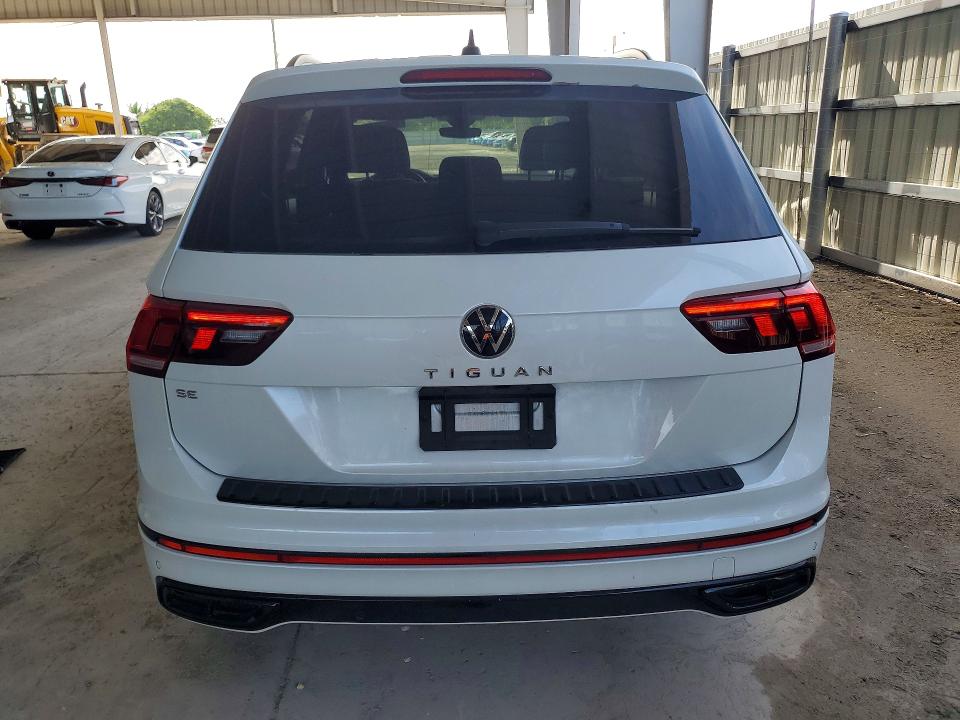 2024 Volkswagen Tiguan VIN 3VVCB7AX4RM050990 COPART salvage auction — SIDE, Salvage Title, sold $10,000 on 2026-07-29 (photo 6)