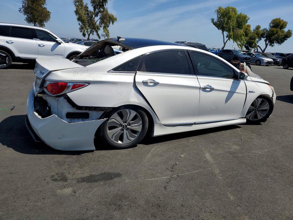 2013 Hyundai VIN KMHEC4A43DA064843 COPART salvage auction — UNDERCARRIAGE, Ca - Salvage Certificate, sold $350 on 2026-07-13 (photo 3)