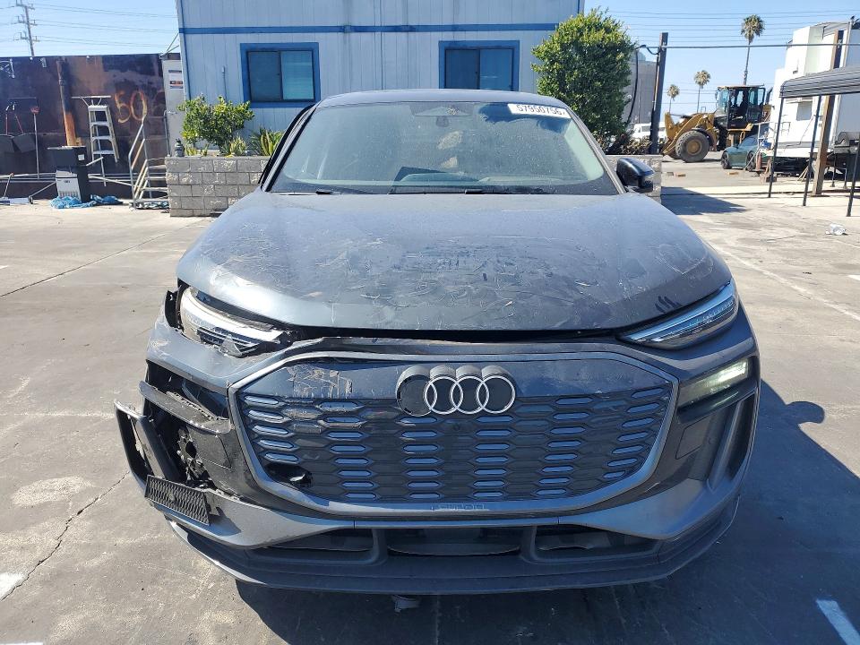2025 Audi VIN WA1E4BGF2SA076262 COPART salvage auction — SIDE, Salvage Title, sold $0 on 2026-09-10 (photo 5)