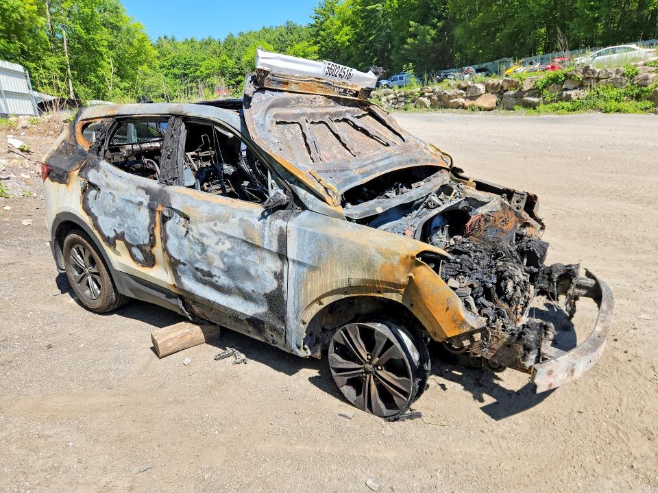 2013 Hyundai Santa fe VIN 5XYZUDLB2DG058949 COPART salvage auction — BURN, Vt - Cert Of Title-Salvage Vehicle, sold $175 on 2026-07-13 (photo 4)