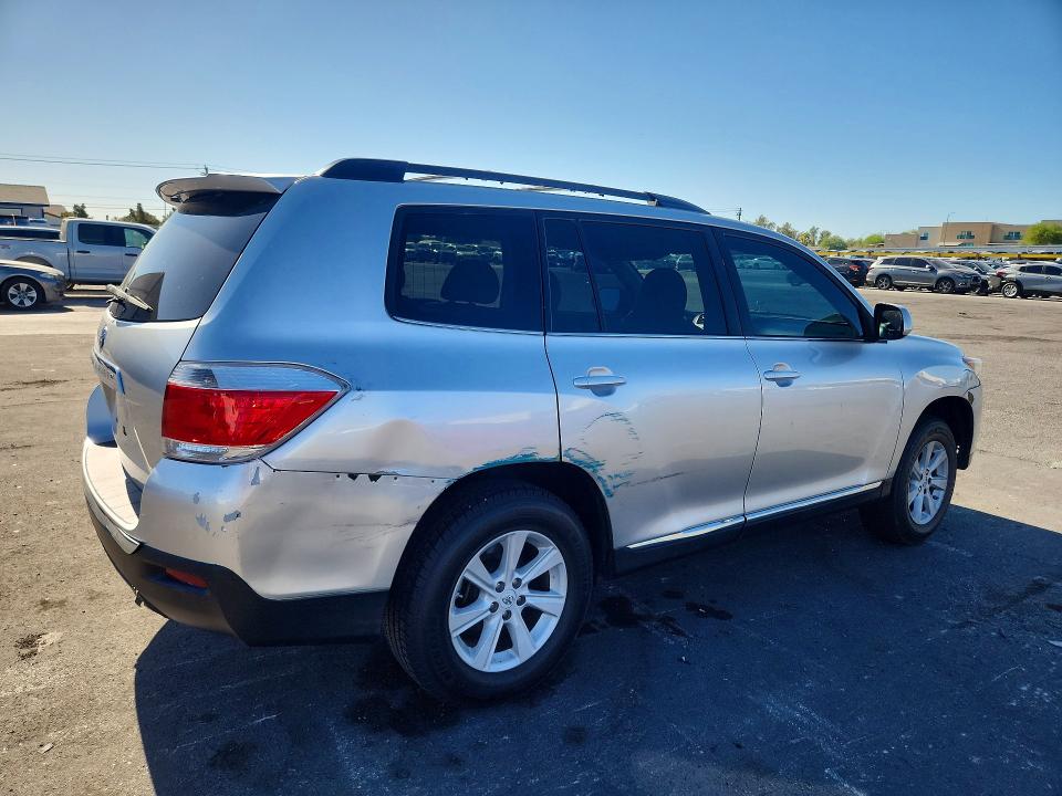 2011 Toyota Highlander VIN 5TDZK3EHXBS040815 COPART salvage auction — MINOR DENT/SCRATCHES, Nv - Cert Of Title-Rebuilt Total Lo, sold $2,600 on 2026-07-08 (photo 3)