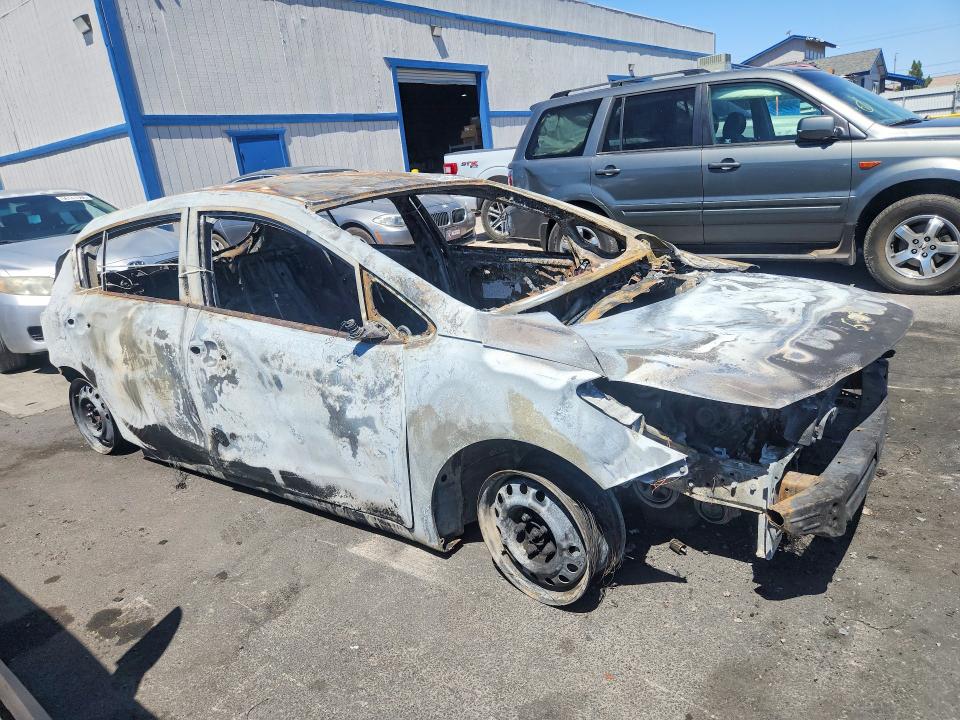 2017 Kia Forte VIN KNAFK5A8XH5679471 COPART salvage auction — BURN, Nv - Non-Repairable Vehicle Cert, sold $125 on 2026-07-20 (photo 4)