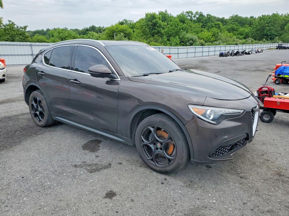 2019 Alfa romeo Stelvio VIN ZASPAKBN2K7C36294 COPART salvage auction — MINOR DENT/SCRATCHES, CT - CERTIFICATE OF TITLE (P), sold $4,800 on 2026-07-14 (photo 4)