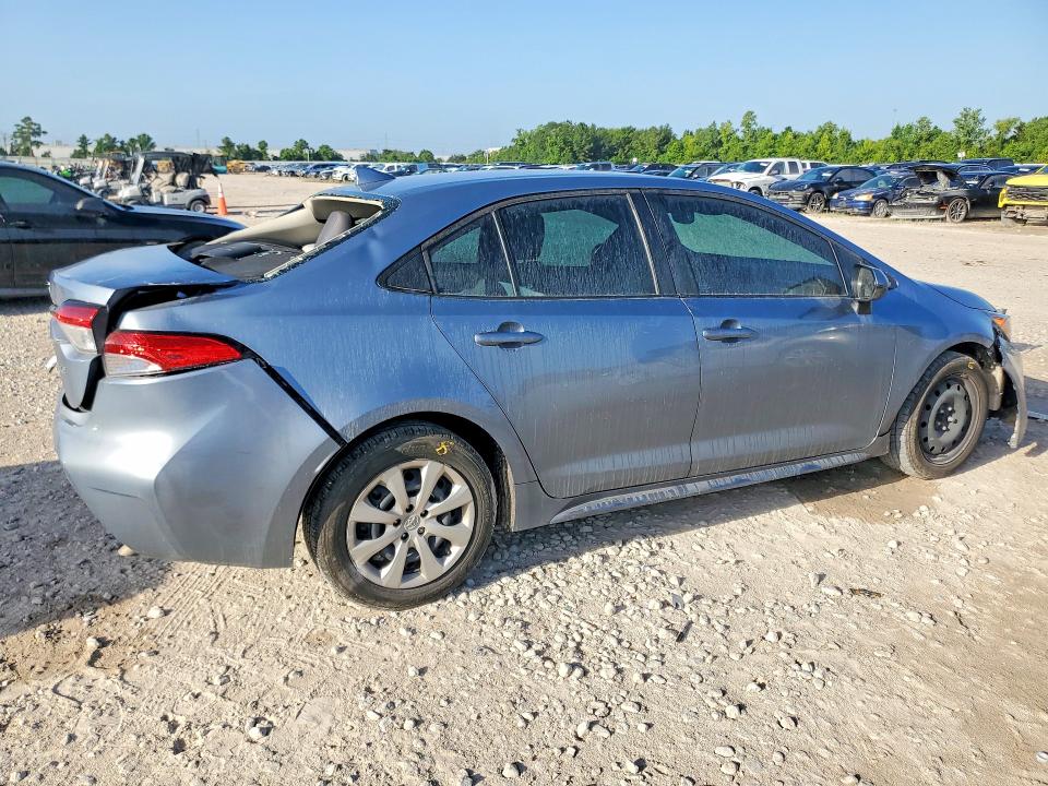 2022 Toyota Corolla VIN 5YFEPMAE2NP363612 COPART salvage auction — REAR END, Tx - Salvage Vehicle Title, sold $3,200 on 2026-07-31 (photo 3)