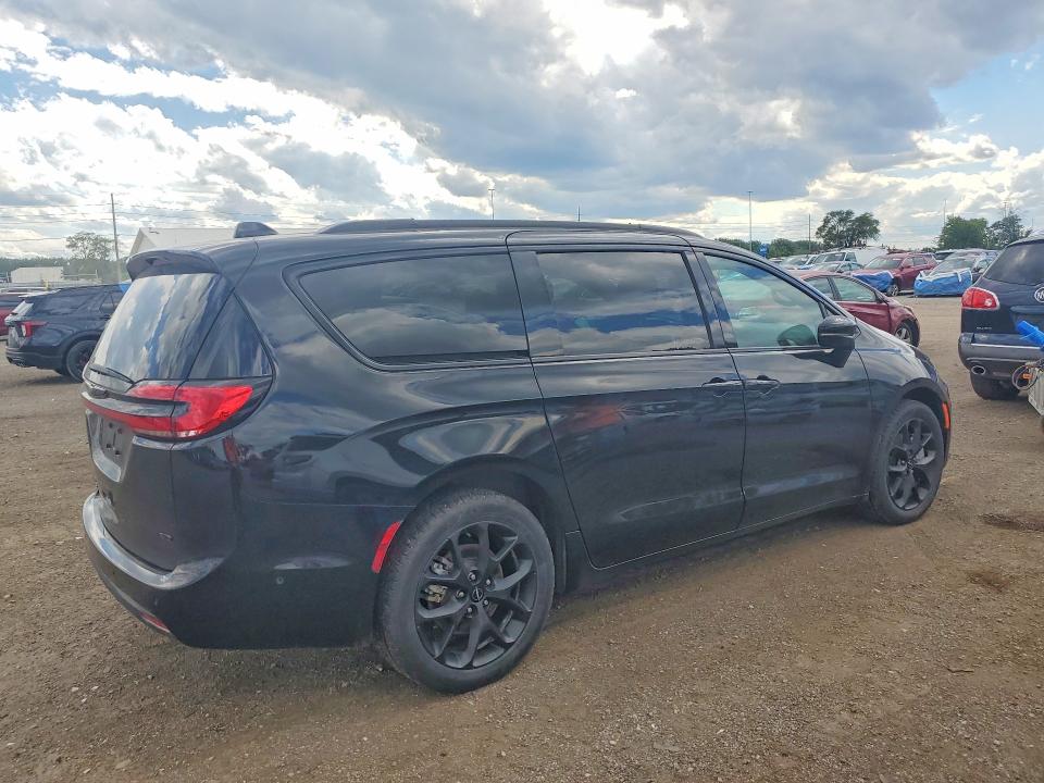 2024 Chrysler VIN 2C4RC3BGXRR131370 COPART salvage auction — HAIL, Ia - Cert Of Title-Salvage Title, sold $18,700 on 2026-07-24 (photo 3)