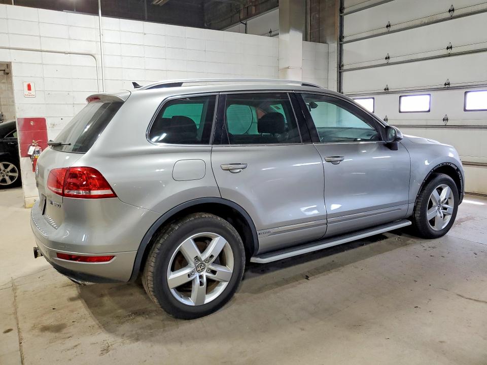 2011 Volkswagen Touareg VIN WVGFG9BP1BD004991 COPART salvage auction — MECHANICAL, Mn - Certificate Of Title, sold $1,700 on 2026-07-21 (photo 3)