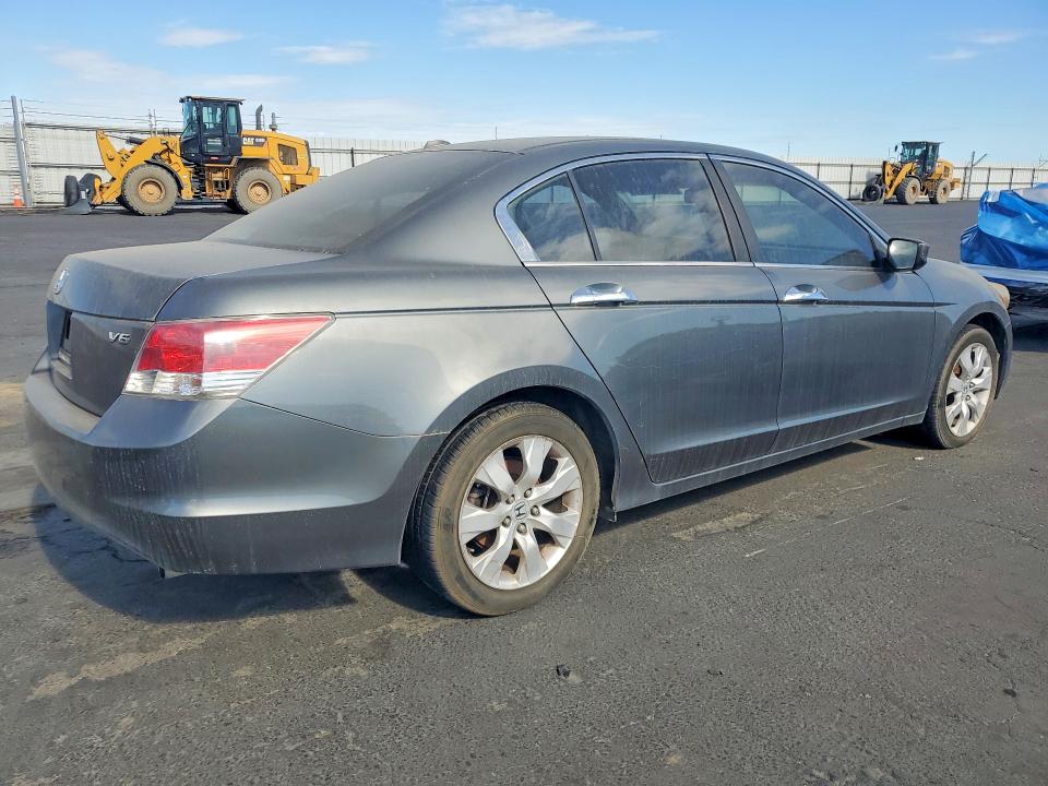 2008 Honda Accord VIN 1HGCP36858A030111 COPART salvage auction — MINOR DENT/SCRATCHES, Tx - Dis/Dlr/Exp Only Clean Title, sold $700 on 2026-07-02 (photo 3)