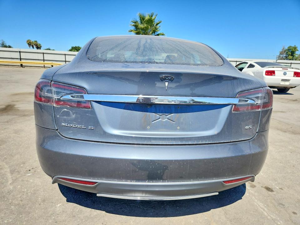 2013 Tesla Model s VIN 5YJSA1DNXDFP05607 COPART salvage auction — NORMAL WEAR, Ca - Dis/Dlr/Exp Only Clean Title, sold $2,550 on 2026-07-31 (photo 6)