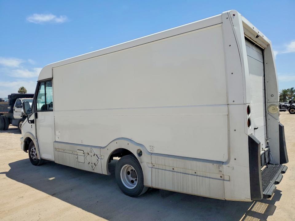 2016 Isuzu Reach VIN JALB4T173G7W01235 COPART salvage auction — NORMAL WEAR, Ca - Dis/Dlr/Exp Only Clean Title, sold $3,950 on 2026-07-30 (photo 2)