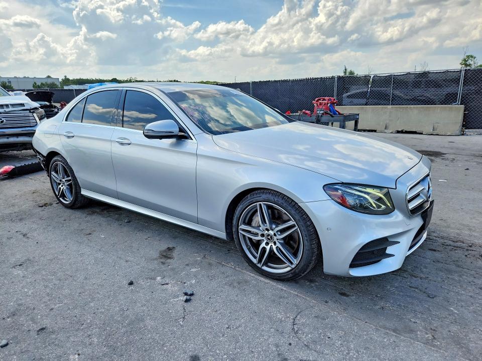 2019 Mercedes-benz E-klasse VIN WDDZF4JB8KA625259 COPART salvage auction — REAR END, Fl - Cert Of Title Slvg Rebuildable, sold $3,700 on 2026-07-30 (photo 4)