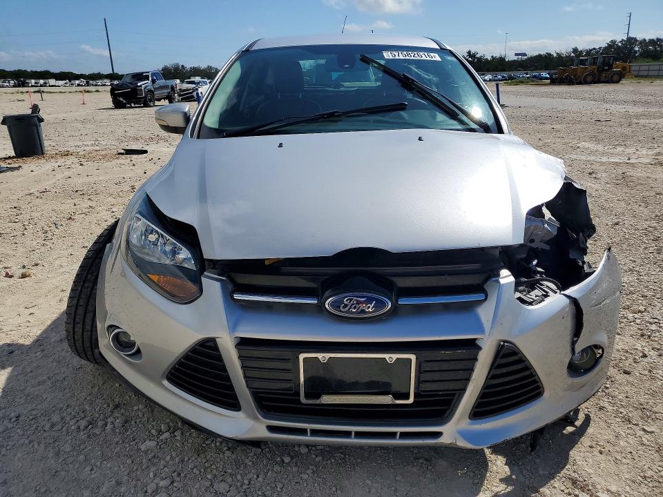 2012 Ford VIN 1FAHP3N2XCL181272 COPART salvage auction — FRONT END, Tx - Salvage Vehicle Title, sold $275 on 2026-07-09 (photo 5)