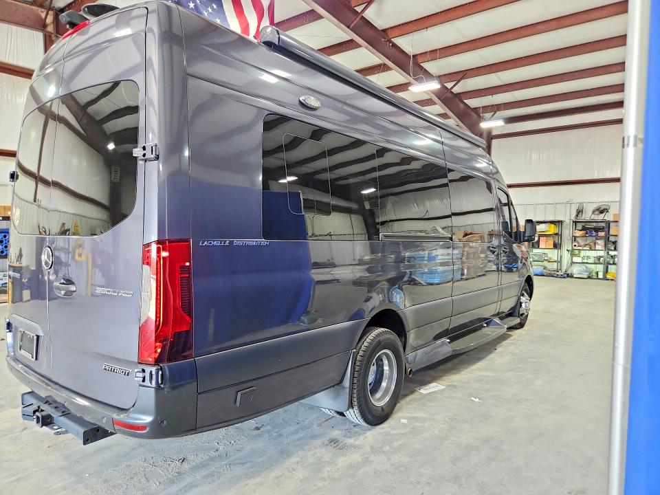 2022 Mercedes-benz Sprinter VIN W1X8ED3Y5NT102302 COPART salvage auction — MINOR DENT/SCRATCHES, Sc - Certificate Of Title (P), sold $96,500 on 2026-07-17 (photo 3)