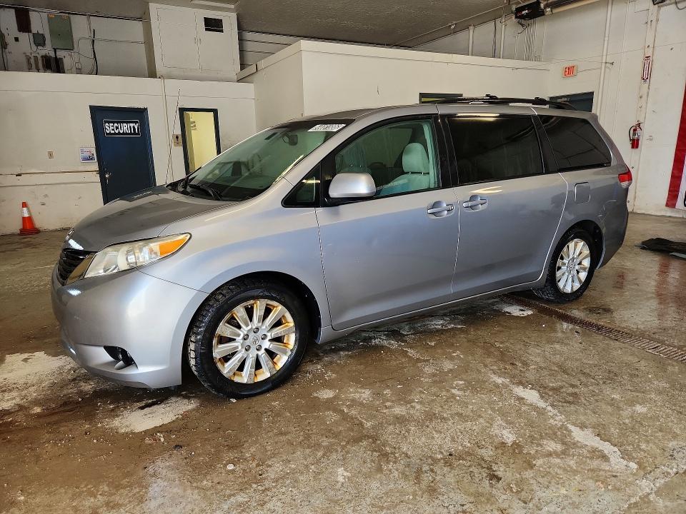 2012 Toyota Sienna VIN 5TDJK3DCXCS046697 COPART salvage auction — MINOR DENT/SCRATCHES, OH - CERT OF TITLE-REPOSSESSION, sold $2,100 on 2026-07-28 (photo 1)